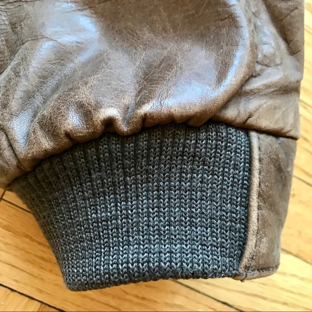 Jos A Bank leather bomber jacket. Size: L - Picture 6 of 8